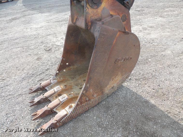 image for item DC1148 2003 John Deere 225C LC excavator
