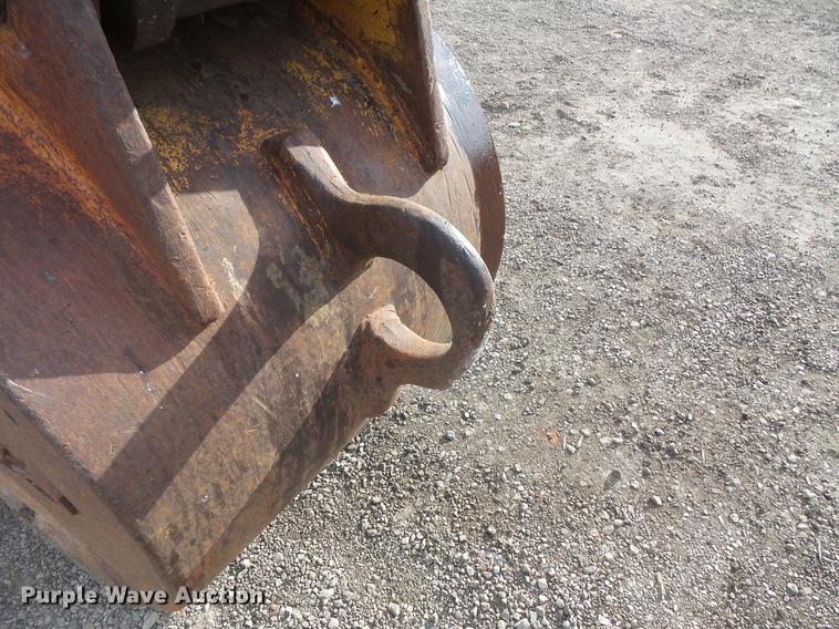 image for item DC1148 2003 John Deere 225C LC excavator