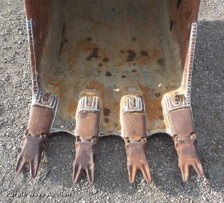 image for item DC1148 2003 John Deere 225C LC excavator