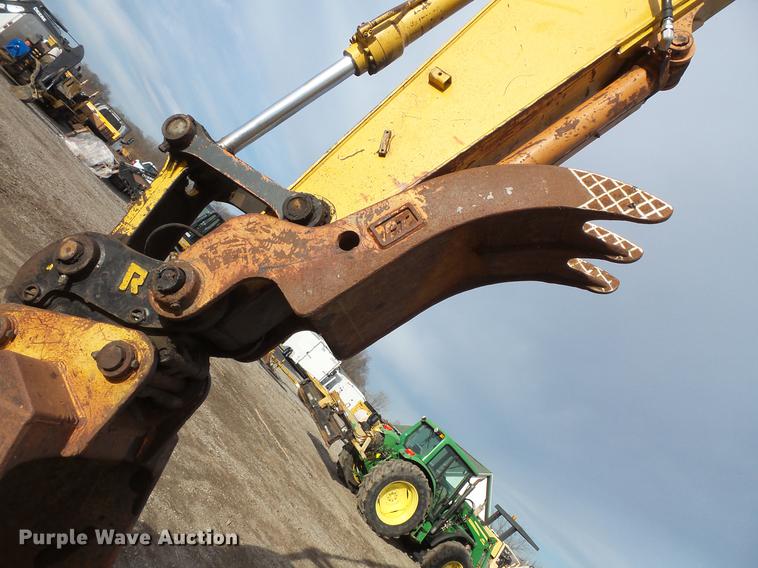 image for item DC1148 2003 John Deere 225C LC excavator