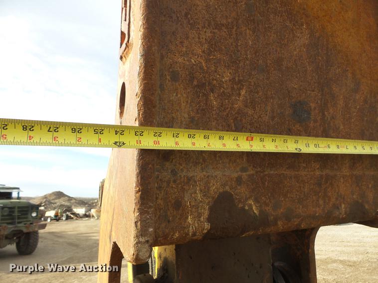 image for item DC1148 2003 John Deere 225C LC excavator