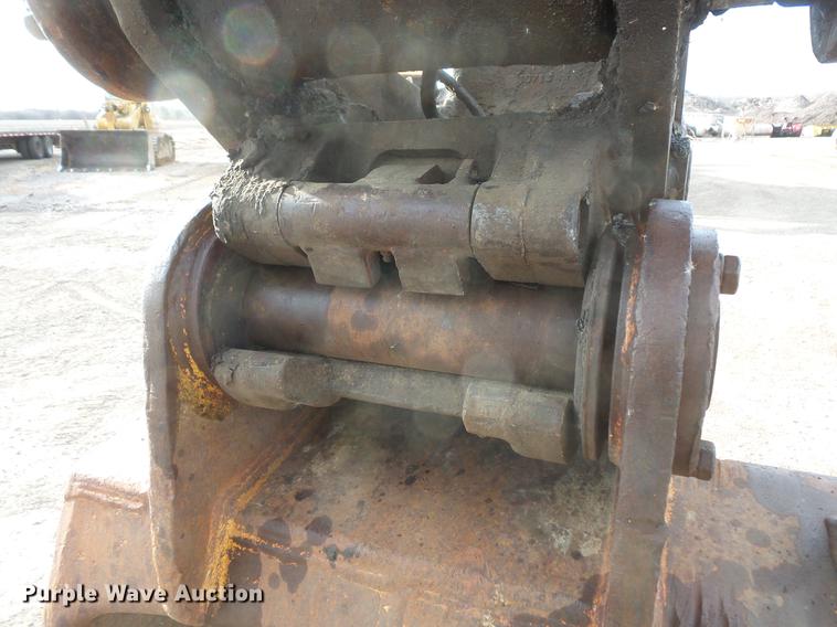 image for item DC1148 2003 John Deere 225C LC excavator