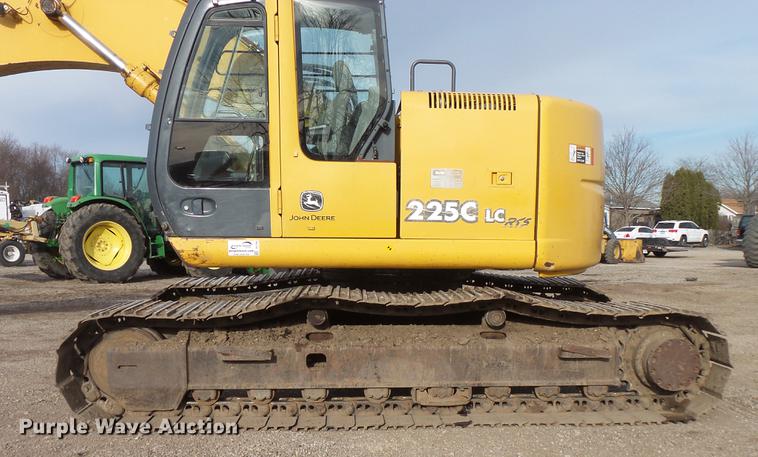 image for item DC1148 2003 John Deere 225C LC excavator