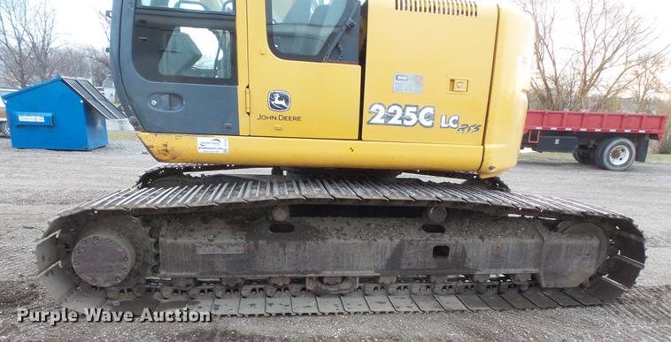 image for item DC1148 2003 John Deere 225C LC excavator