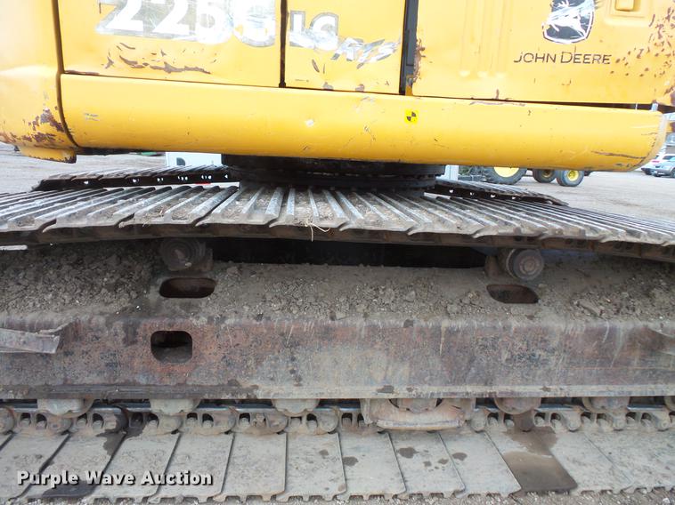 image for item DC1148 2003 John Deere 225C LC excavator