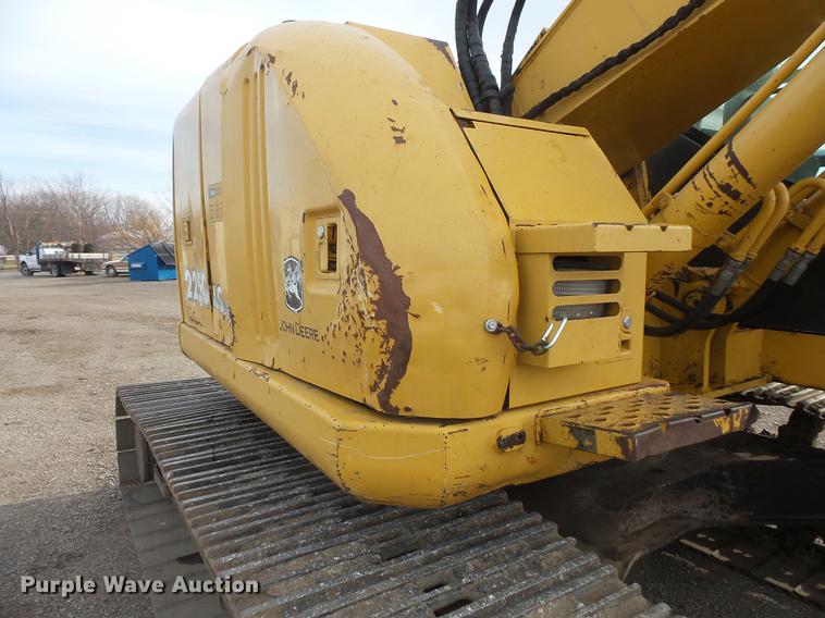 image for item DC1148 2003 John Deere 225C LC excavator