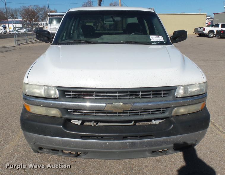 image for item DC1895 2002 Chevrolet Silverado 2500HD Crew Cab pickup truck