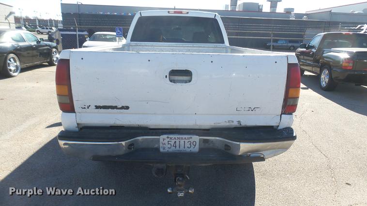 image for item DC1895 2002 Chevrolet Silverado 2500HD Crew Cab pickup truck