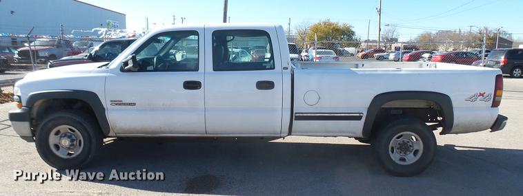 image for item DC1895 2002 Chevrolet Silverado 2500HD Crew Cab pickup truck
