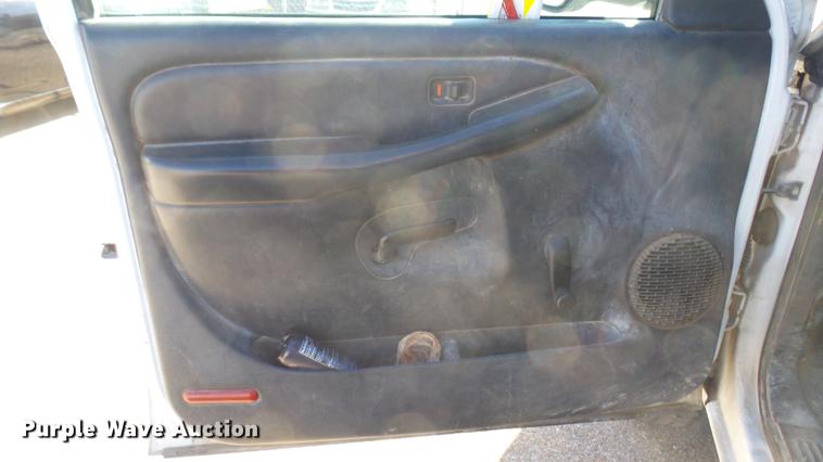 image for item DC1895 2002 Chevrolet Silverado 2500HD Crew Cab pickup truck