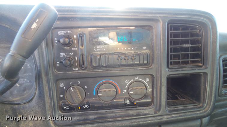 image for item DC1895 2002 Chevrolet Silverado 2500HD Crew Cab pickup truck