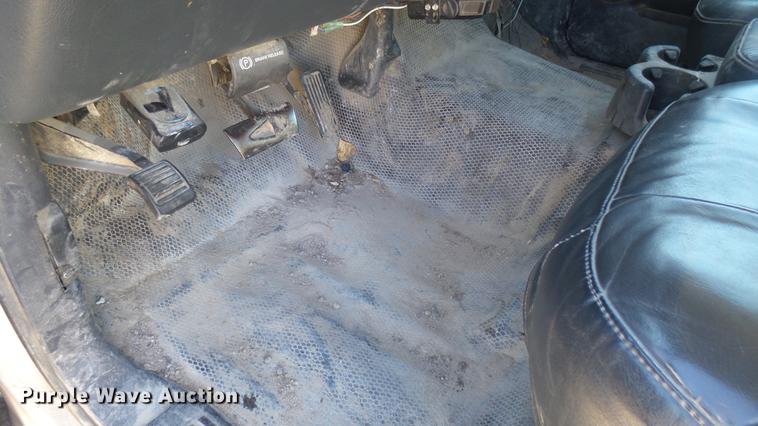 image for item DC1895 2002 Chevrolet Silverado 2500HD Crew Cab pickup truck