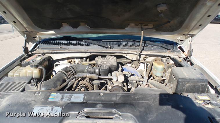 image for item DC1895 2002 Chevrolet Silverado 2500HD Crew Cab pickup truck