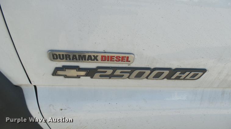 image for item DC1895 2002 Chevrolet Silverado 2500HD Crew Cab pickup truck