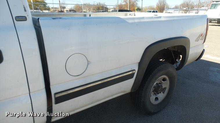 image for item DC1895 2002 Chevrolet Silverado 2500HD Crew Cab pickup truck