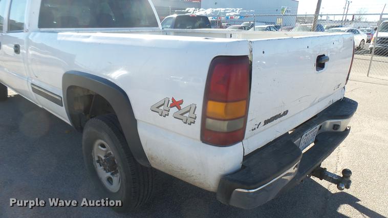 image for item DC1895 2002 Chevrolet Silverado 2500HD Crew Cab pickup truck