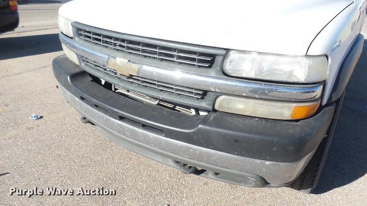image for item DC1895 2002 Chevrolet Silverado 2500HD Crew Cab pickup truck