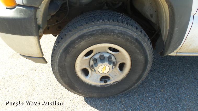 image for item DC1895 2002 Chevrolet Silverado 2500HD Crew Cab pickup truck