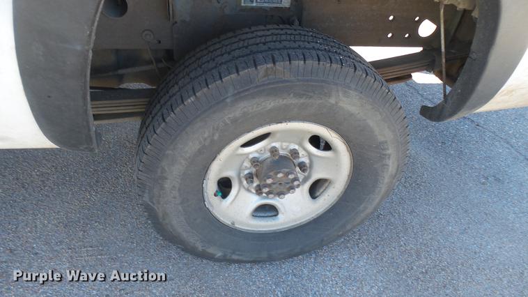 image for item DC1895 2002 Chevrolet Silverado 2500HD Crew Cab pickup truck