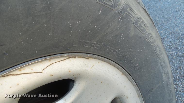 image for item DC1895 2002 Chevrolet Silverado 2500HD Crew Cab pickup truck