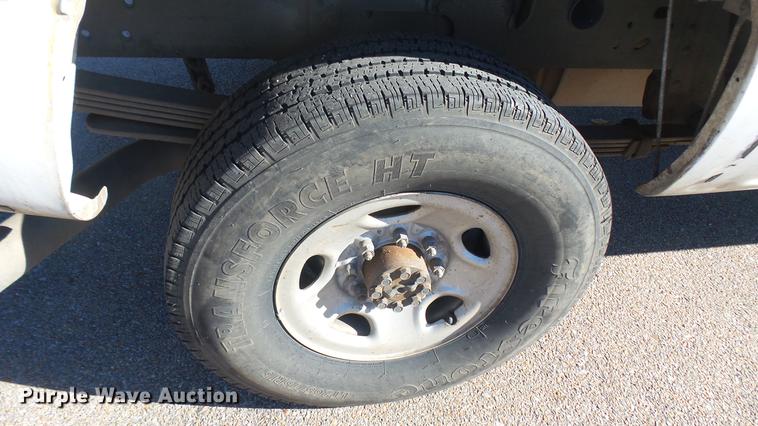 image for item DC1895 2002 Chevrolet Silverado 2500HD Crew Cab pickup truck