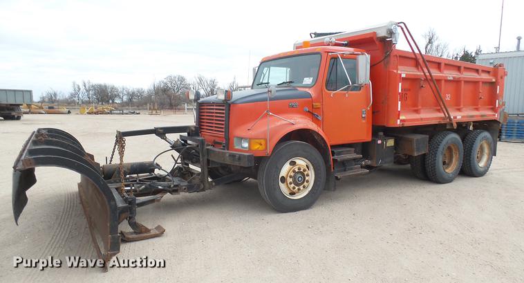 image for item DC1904 1997 International 4900 dump truck