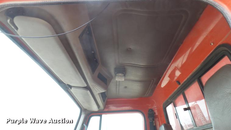 image for item DC1904 1997 International 4900 dump truck