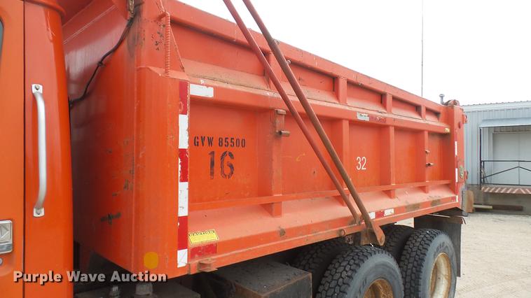 image for item DC1904 1997 International 4900 dump truck