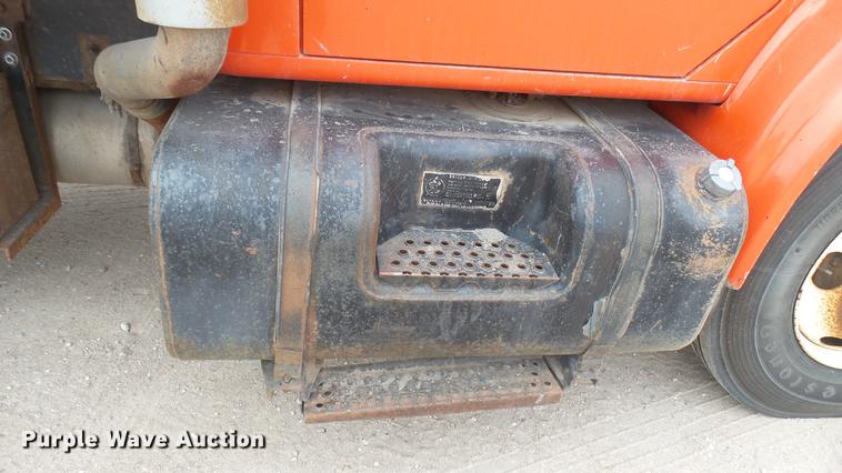 image for item DC1904 1997 International 4900 dump truck