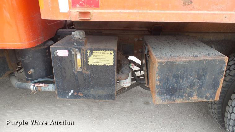 image for item DC1904 1997 International 4900 dump truck