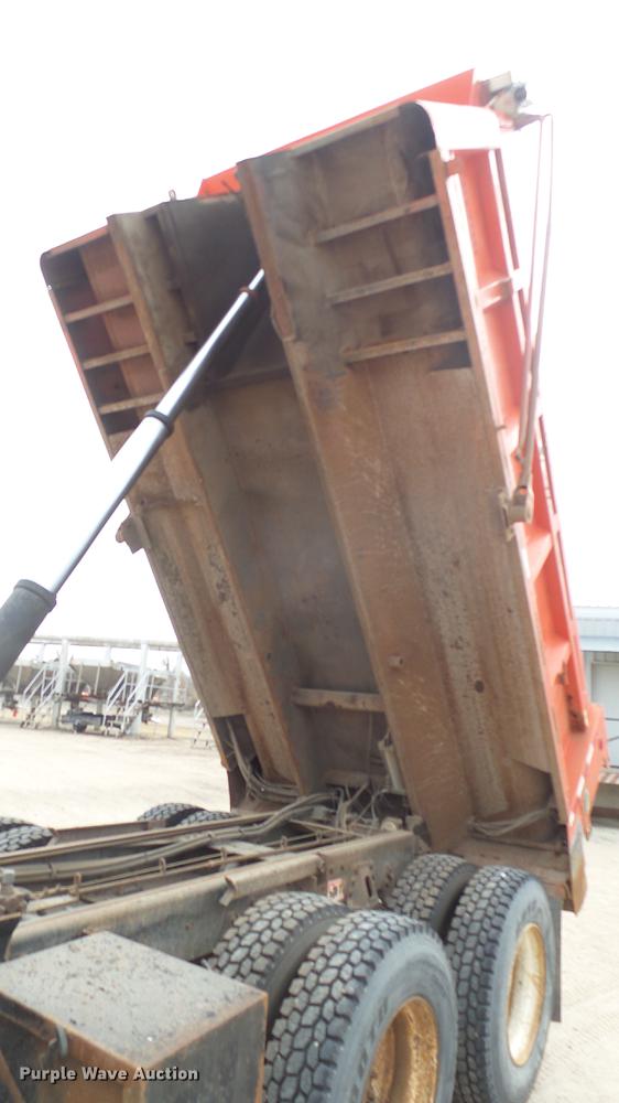 image for item DC1904 1997 International 4900 dump truck