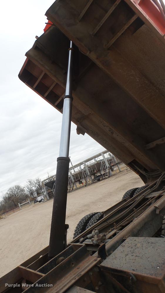 image for item DC1904 1997 International 4900 dump truck