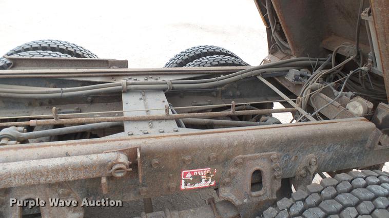 image for item DC1904 1997 International 4900 dump truck