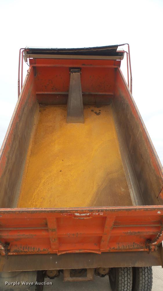 image for item DC1904 1997 International 4900 dump truck