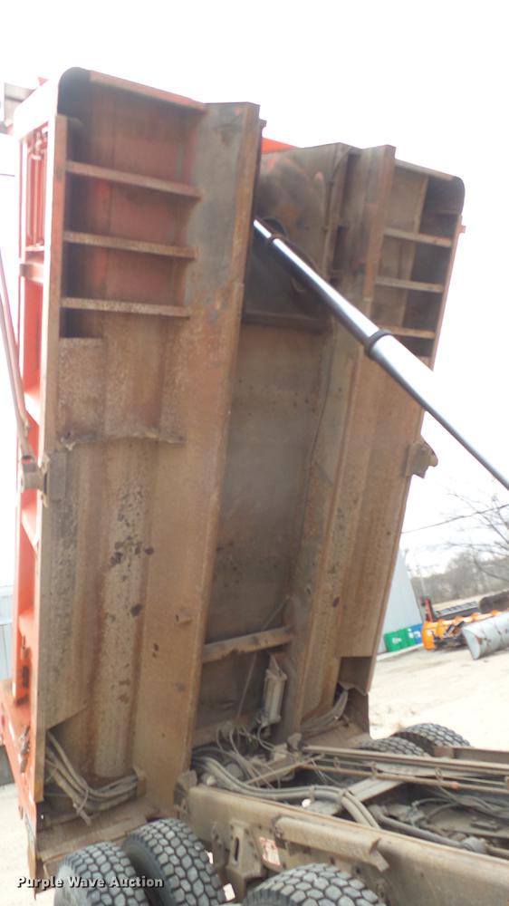 image for item DC1904 1997 International 4900 dump truck