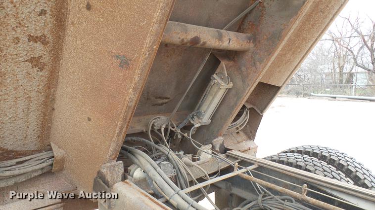 image for item DC1904 1997 International 4900 dump truck