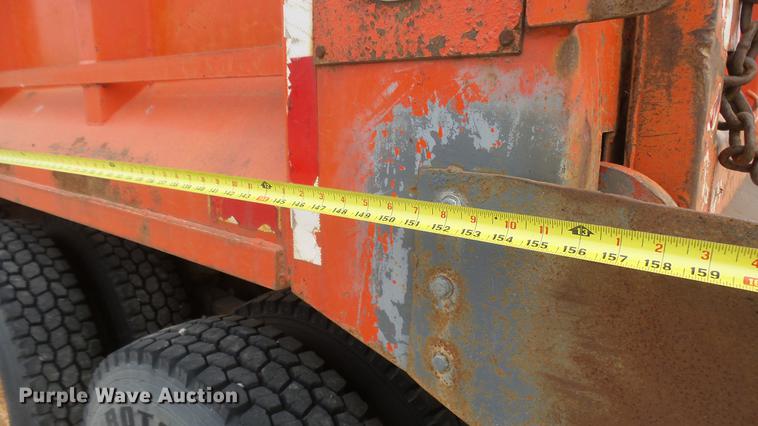 image for item DC1904 1997 International 4900 dump truck