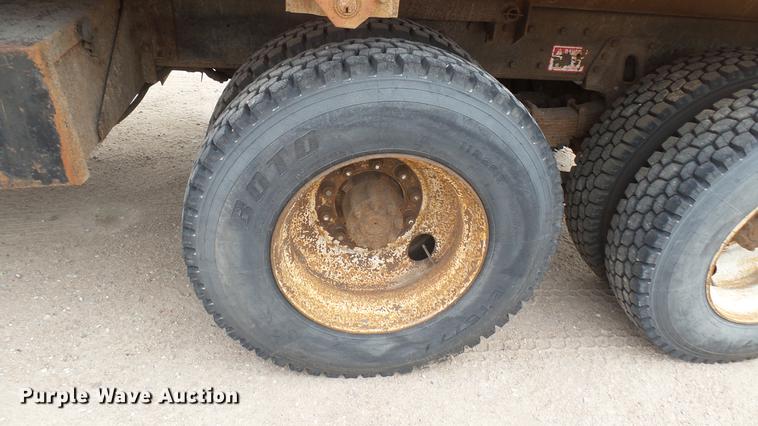 image for item DC1904 1997 International 4900 dump truck