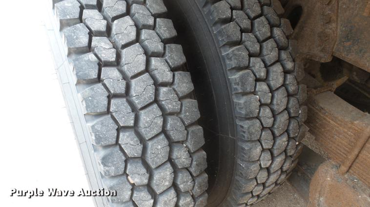 image for item DC1904 1997 International 4900 dump truck