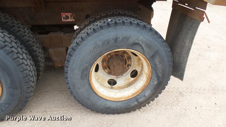 image for item DC1904 1997 International 4900 dump truck