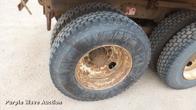 image for item DC1904 1997 International 4900 dump truck