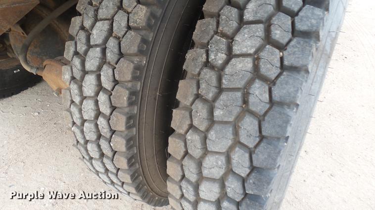 image for item DC1904 1997 International 4900 dump truck