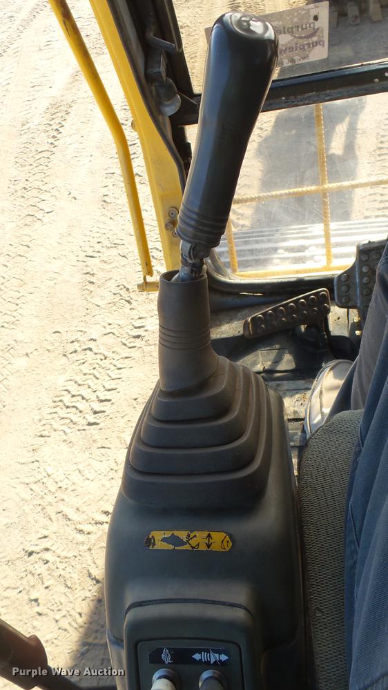 image for item DC1911 1998 John Deere 690E LC excavator