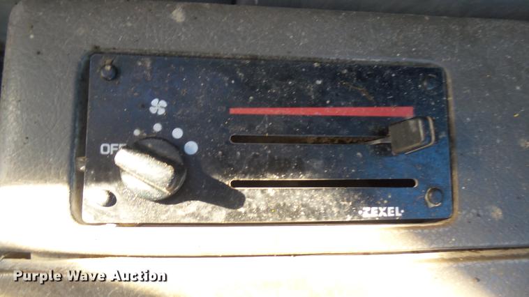 image for item DC1911 1998 John Deere 690E LC excavator