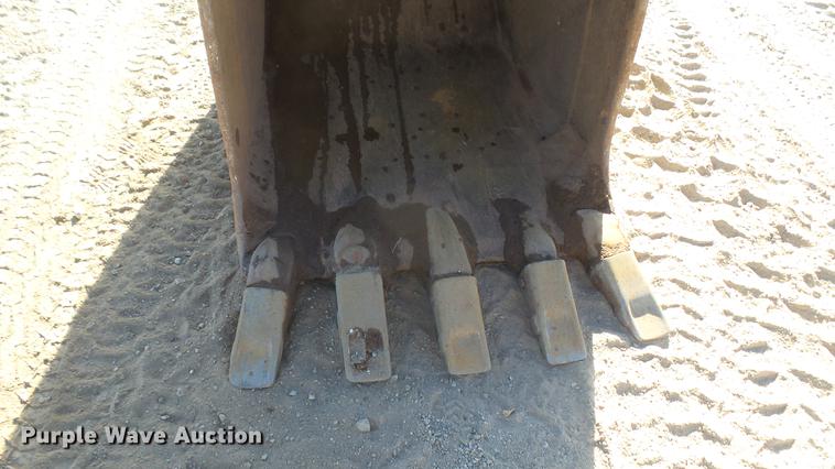 image for item DC1911 1998 John Deere 690E LC excavator