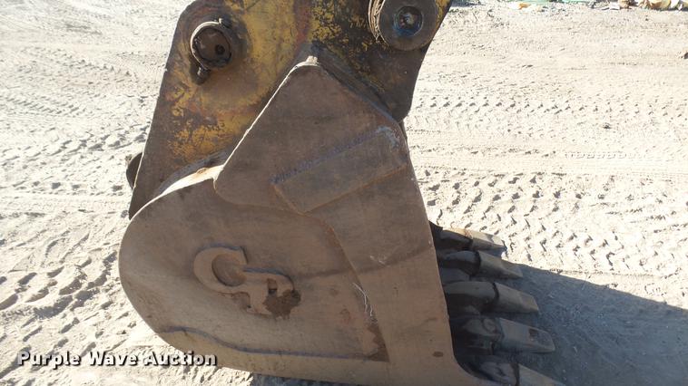 image for item DC1911 1998 John Deere 690E LC excavator