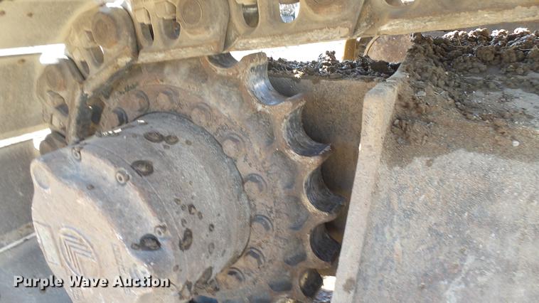 image for item DC1911 1998 John Deere 690E LC excavator