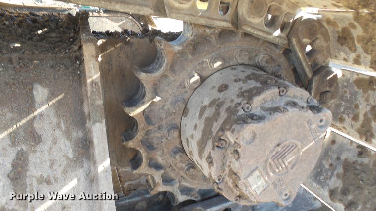 image for item DC1911 1998 John Deere 690E LC excavator