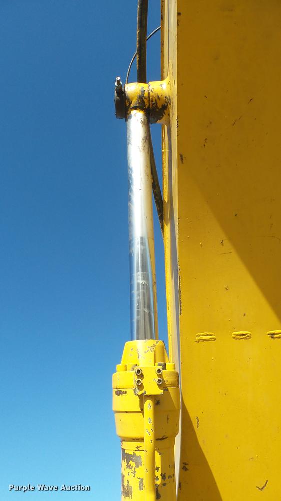 image for item DC1911 1998 John Deere 690E LC excavator