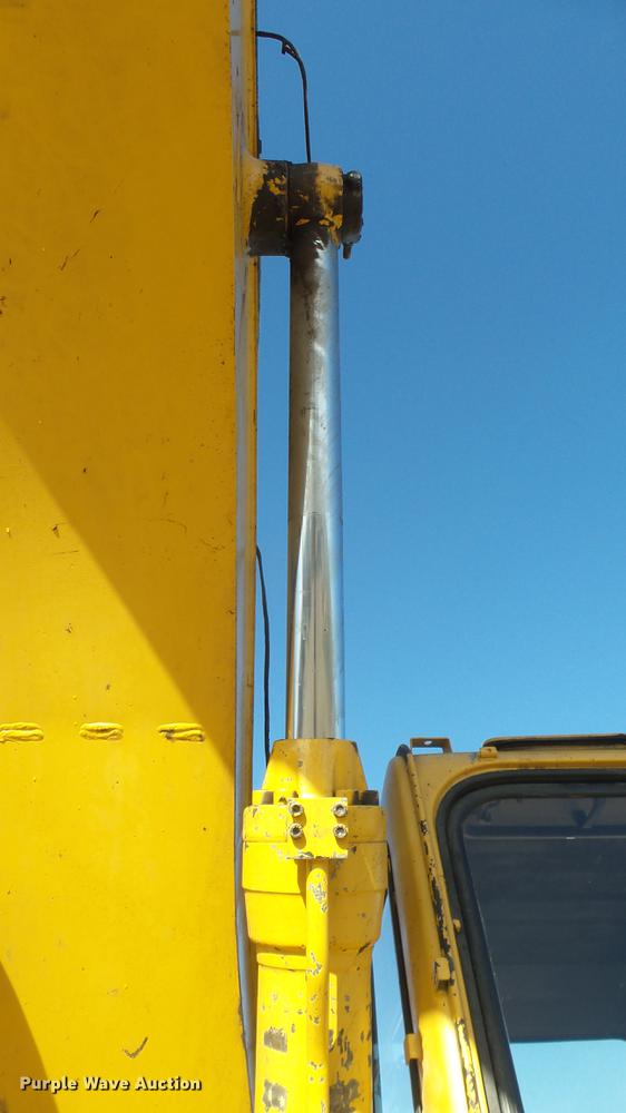 image for item DC1911 1998 John Deere 690E LC excavator